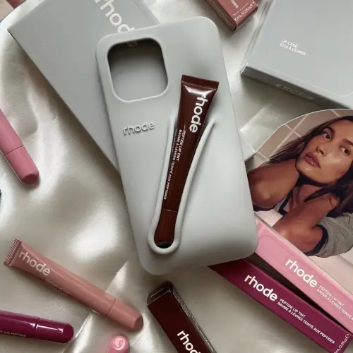 Funda de Silicona Rhode por Hailey Bieber Lip Case para Iphone 15 Pro Max - -Color Gris's photo #2