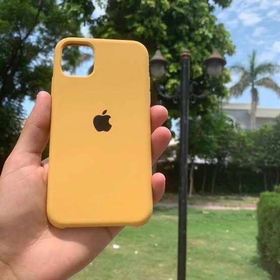 Funda de Silicona para iPhone 11 Original Apple  - Color Amarillo Mostaza's foto | La Gran Manzana |  BizneCubano