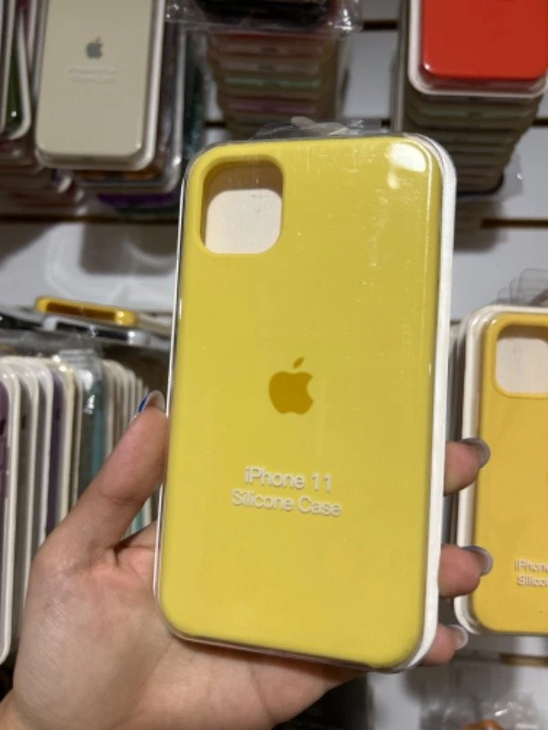 Funda de Silicona para iPhone 11 Original Apple  - Color Amarillo's foto | La Gran Manzana |  BizneCubano